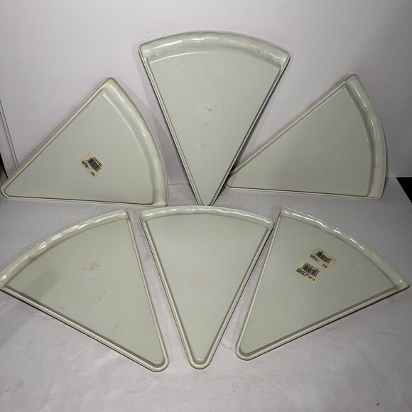 Deborah Mallow Pizza Slice Shaped Party Plates Plastic Set of 6 Vintage 90s - Picture 2 of 8